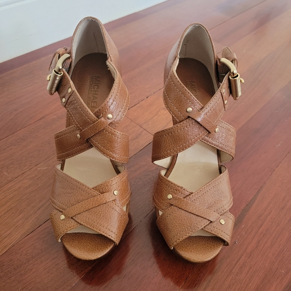 Michael Kors Cognac Cross Heels with Gold Harware - Picture 3 of 8